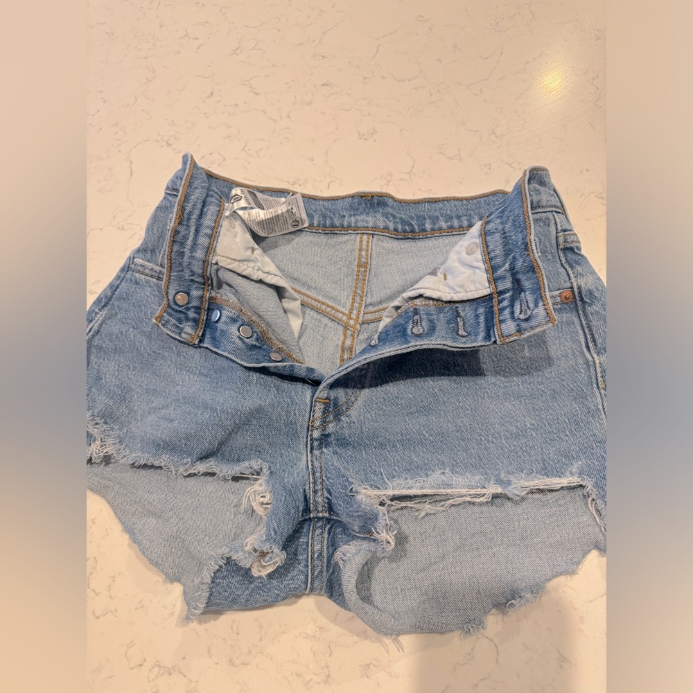 Levis size 25